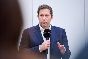 SPD-Chef Klingbeil bei der dpa-Chefredaktionskonferenz.