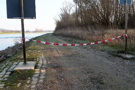 Im März 2024 wurde die Leiche der Mutter des damals fünf Wochen alten Babys bei Hockenheim am Rhein gefunden. (Archivbild)