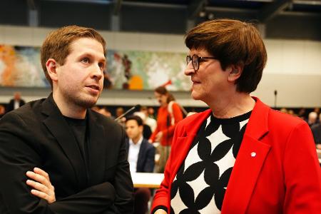 Ende Januar tauchte Kühnert auch bei einer SPD-Fraktionssitzung auf. (Archivbild) Ende Januar tauchte Kühnert auch bei einer SPD-Fraktionssitzung auf. (Archivbild)