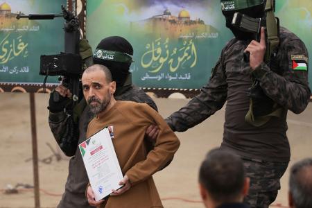 Die islamistische Hamas hat angekündigt, sie wolle die nächste Freilassung israelischer Geiseln auf unbestimmte Zeit verschieben.