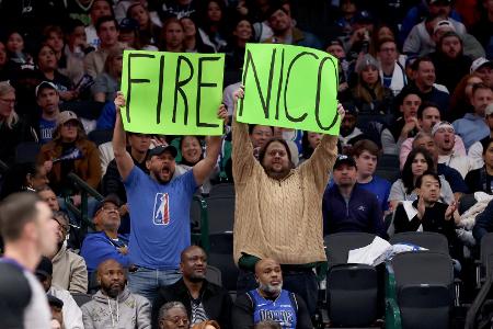 Proteste in Dallas: Mavericks werfen Fans aus der Halle Proteste in Dallas: Mavericks werfen Fans aus der Halle