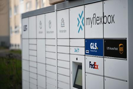 Myflexbox betreibt schon seit längerem Automaten in Deutschland, in denen mehrere Paketdienstleister Sendungen lagern - neben GLS, UPS und FedEx inzwischen auch DPD, dessen Logo hier noch fehlt.