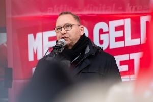 Warnstreiks vor Eskalation - Reisende könnten betroffen sein