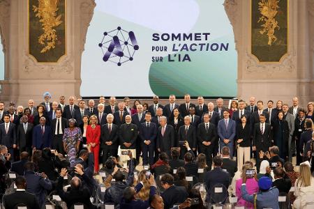 Rund 60 Staaten haben auf dem Pariser IA-Gipfel eine transparente und nachhaltige Nutzung von IA und eine internationale Reglementierung gefordert.