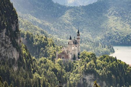 Mehr als eine Million Menschen besuchten 2024 das Schloss Neuschwanstein in Schwangau. (Archivbild) Mehr als eine Million Menschen besuchten 2024 das Schloss Neuschwanstein in Schwangau. (Archivbild)