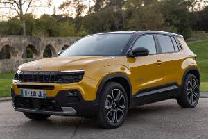 E-Offroader mit willkürlichen Vollbremsungen