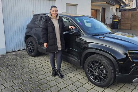 Elektrischer Jeep Avenger, Frau Schmied