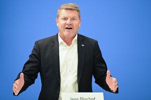 Der Eurowings-Chef Jens Bischof verlangt geringere Steuern und Gebühren für den Luftverkehr. 