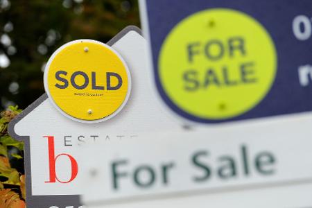 Wegen Motten bekommt ein Paar in Großbritannien Millionen zurück. Wegen Motten bekommt ein Paar in Großbritannien Millionen zurück.