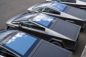 Nach Bekanntwerden des Dokuments wurde spekuliert, dass in Teslas Modelpalette der "Cybertruck" am ehesten zum Umbau in ein gepanzertes Fahrzeug geeignet ist. (Archivbild)  