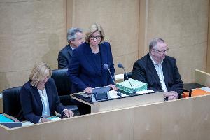 Der Bundesrat segnet zahlreiche, vom Bundestag schon beschlossene Gesetze ab.