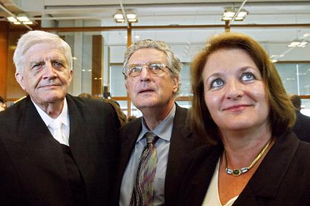 Gerhart Baum (Mitte) mit seinen Weggefährten Burkhard Hirsch und Sabine Leutheusser-Schnarrenberger. (Archivbild)