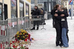 Menschen in Villach trauern nach dem tödlichen Messerangriff.