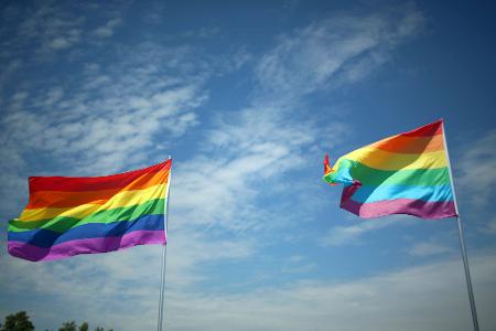 Muhsin Hendricks leitete eine Moschee in Kapstadt, die Muslimen, die der LGBTQ-Gemeinschaft angehören, einen Gebetsort ohne Angst vor Diskriminierung bot. Muhsin Hendricks leitete eine Moschee in Kapstadt, die Muslimen, die der LGBTQ-Gemeinschaft angehören, einen Gebetsort ohne Angst vor Diskriminierung bot.