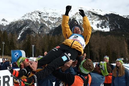 Nach Gold: Preuß darf Trainer Röiseland die Haare schneiden Nach Gold: Preuß darf Trainer Röiseland die Haare schneiden