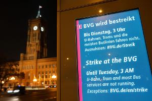 Die Gewerkschaft Verdi hat zum dritten Warnstreik in der laufenden Tarifrunde mit der BVG aufgerufen. (Archivbild)