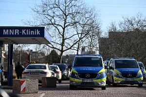 Polizist schießt Mann in Düsseldorfer Uni-Klinik nieder: Mit offenem Haftbefehl gesucht.