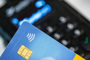 Im Handel häufig erste Wahl von Verbrauchern: Die Girocard (Archivbild)