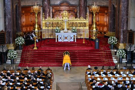 Die Staatsspitze, Freunde und Wegbegleiter nehmen Abschied von Altbundespräsident Köhler. Die Staatsspitze, Freunde und Wegbegleiter nehmen Abschied von Altbundespräsident Köhler.