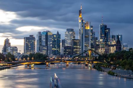 Der Commerzbank-Turm ist mit 259 Metern der höchste Wolkenkratzer in Frankfurt (Archivbild)