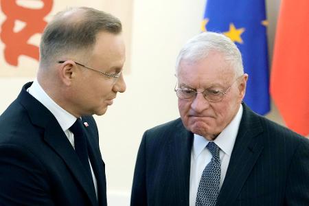 Kellogg (rechts) besuchte Polen auf der Durchreise nach Kiew, wo er am Donnerstag mit dem ukrainischen Präsidenten Wolodymyr Selenskyj und Verteidigungsminister Rustem Umjerow zusammentreffen wird. 