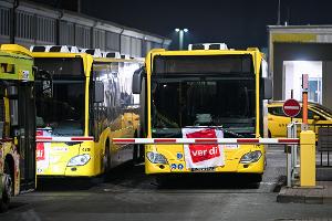 Am Freitag wird in mehreren Bundesländern der Nahverkehr bestreikt. (Symbolbild) 