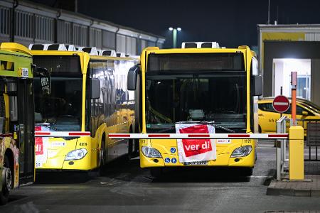 Am Freitag wird in mehreren Bundesländern der Nahverkehr bestreikt. (Symbolbild) Am Freitag wird in mehreren Bundesländern der Nahverkehr bestreikt. (Symbolbild)