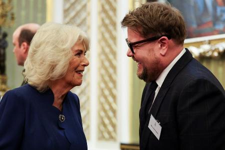 Empfang im Buckingham-Palast: Königin Camilla scherzt mit James Corden Empfang im Buckingham-Palast: Königin Camilla scherzt mit James Corden