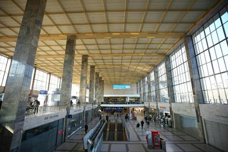 Der Westbahnhof ist einer der wichtigsten Verkehrsknotenpunkte Wiens. Der Westbahnhof ist einer der wichtigsten Verkehrsknotenpunkte Wiens.