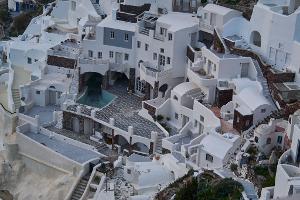 Santorini ist eine beliebte Urlaubsinsel. Seit Wochen bebt dort die Erde. (Archivbild)