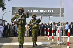 Frankreich bleibt mit einem Restkontingent von etwa 80 Soldaten in der Elfenbeinküste präsent.
