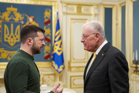 Lang waren Gespräche des US-Sondergesandten Keith Kellogg und des ukrainischen Präsidenten Wolodymyr Selenskyj erwartet worden. Lang waren Gespräche des US-Sondergesandten Keith Kellogg und des ukrainischen Präsidenten Wolodymyr Selenskyj erwartet worden.