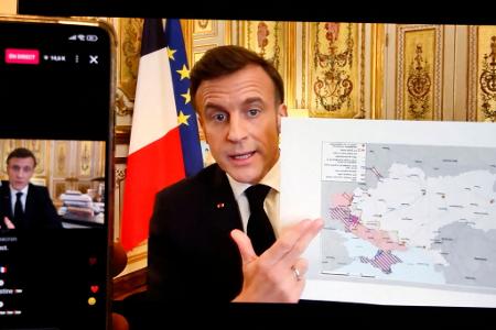 Macron will Trump davon überzeugen, beim Thema Ukraine mit den Europäern an einem Strang zu ziehen. Macron will Trump davon überzeugen, beim Thema Ukraine mit den Europäern an einem Strang zu ziehen.