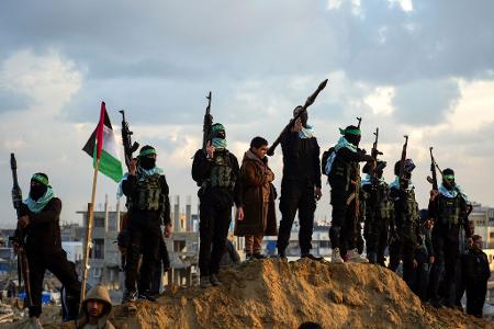 Die Hamas hat laut Israel mit der Übergabe einer nicht identifizierten Leiche gegen die Waffenruhe-Vereinbarung verstoßen. 