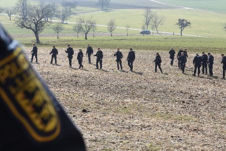 Wer war das tote Kind? Die Polizei ermittelt und sucht Spuren. 