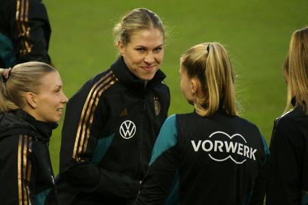 DFB-Frauen: Debütantin Knaak in der Startelf DFB-Frauen: Debütantin Knaak in der Startelf