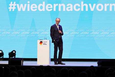 Merz zeigt sich siegessicher bei CDU-Wahlkampf in Oberhausen. 
