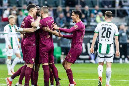Hattrick von Claude-Maurice: Gladbach verliert in Unterzahl Hattrick von Claude-Maurice: Gladbach verliert in Unterzahl