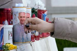 Vatikan: Zustand des Papstes "weiterhin kritisch"