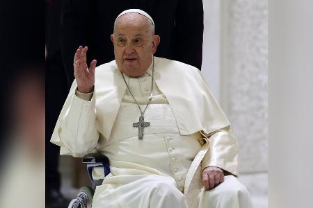 Sorge um Papst Franziskus: Nacht im Krankenhaus verlief ruhig Sorge um Papst Franziskus: Nacht im Krankenhaus verlief ruhig