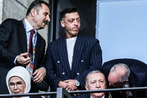 Ex-Weltmeister Özil in Vorstand der Erdogan-Partei gewählt