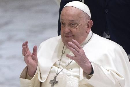 Botschaft aus dem Krankenhaus: Papst Franziskus bittet um Gebete Botschaft aus dem Krankenhaus: Papst Franziskus bittet um Gebete