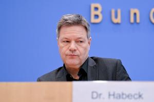 Habeck zieht Konsequenzen, aber ohne Selbstkritik.
