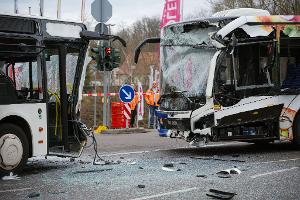 In Saarbrücken prallten zwei Linienbusse zusammen.