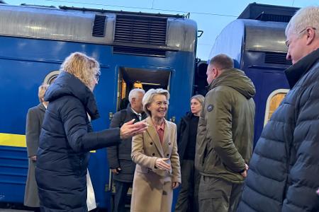 Kündigt in Kiew weitere Unterstützung für die Ukraine an: Kommissionspräsidentin Ursula von der Leyen.