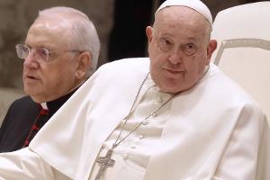 Vatikan teilt mit: Zustand von Papst Franziskus leicht verbessert