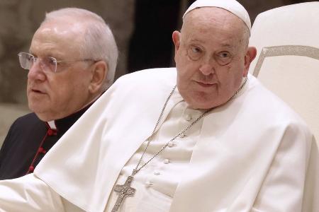 Vatikan teilt mit: Zustand von Papst Franziskus leicht verbessert Vatikan teilt mit: Zustand von Papst Franziskus leicht verbessert
