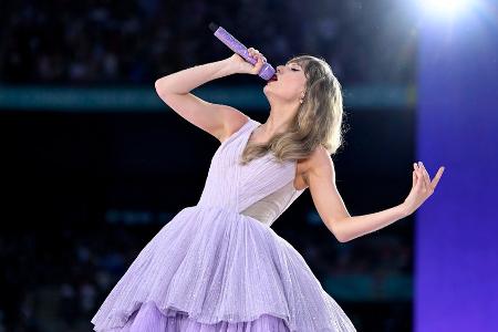 Taylor Swift: Taylor Swift: