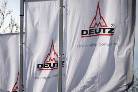 Deutz-Fahnen im Wind - auch diese Firma würde gern mehr Geschäft machen mit der Rüstungsbranche.