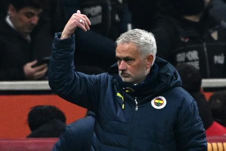Drogba und Essien verteidigen Mourinho Drogba und Essien verteidigen Mourinho